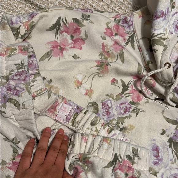 GAP x LOVESHACK FANCY Floral Hoodie and Sweatpants Set - Cream and Pink Medium - Picture 3 of 6